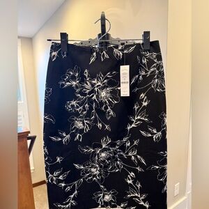 White House Black Market - Floral Black and White Skirt size 4 NWT